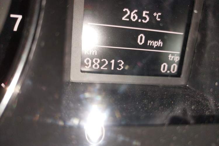 Used Volkswagen Magotan 2012 1.8TSI Luxury Model Odometer Close Up