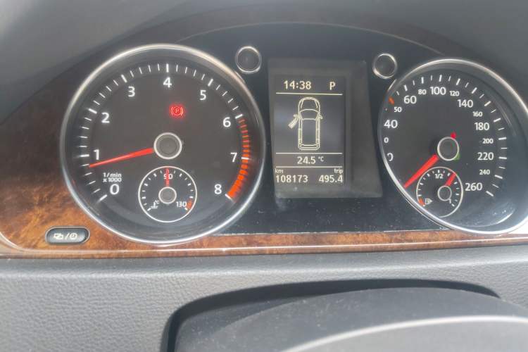 Used Volkswagen Magotan 2012 Travel Edition 2.0 TSI Comfort Version Odometer Close Up