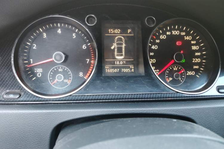 Used Volkswagen Magotan 2012 Revised Version 1.8TSI Leading Edition Odometer Close Up