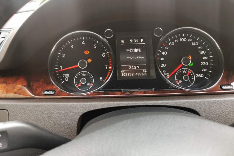Used Volkswagen Magotan 2012 Travel Edition 2.0 TSI Luxury Version Odometer Close Up