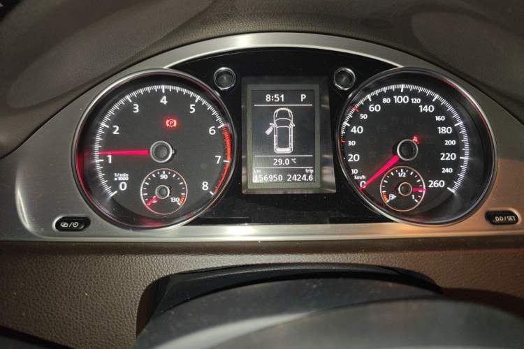 Used Volkswagen Magotan 2012 Travel Edition 2.0 TSI Four-Wheel Drive Luxury Version Odometer Close Up