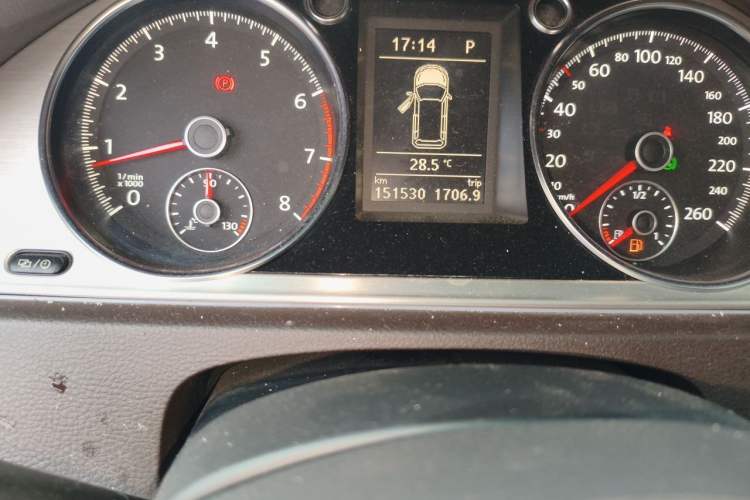 Used Volkswagen Magotan 2012 Travel Edition 2.0 TSI 4x4 Comfort Version Odometer Close Up