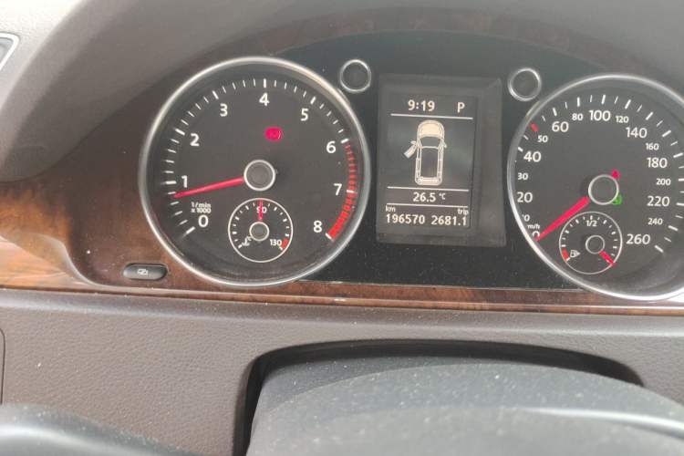 Used Volkswagen Magotan 2012 Travel Edition 2.0 TSI Luxury Version Odometer Close Up