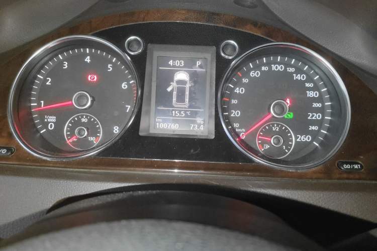Used Volkswagen Magotan 2012 Travel Edition 2.0 TSI Comfort Version Odometer Close Up