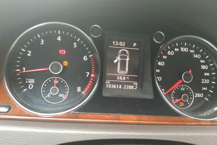 Used Volkswagen Magotan 2012 Travel Edition 2.0 TSI Comfort Version Odometer Close Up