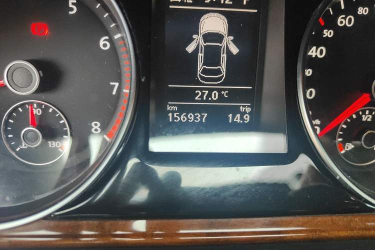 Used Volkswagen Magotan 2012 Travel Edition 2.0 TSI Luxury Version Odometer Close Up