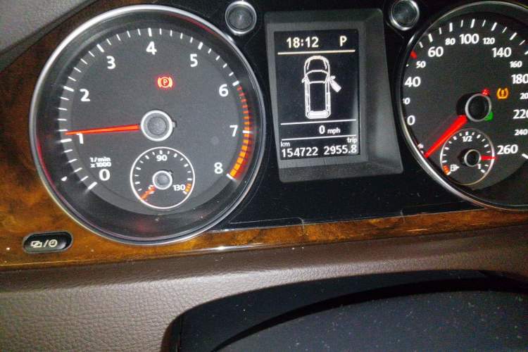 Used Volkswagen Magotan 2012 Travel Edition 2.0 TSI Luxury Version Odometer Close Up