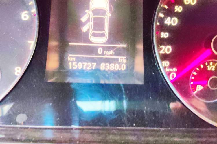 Used Volkswagen Magotan 2012 1.8TSI Prestige Model Odometer Close Up