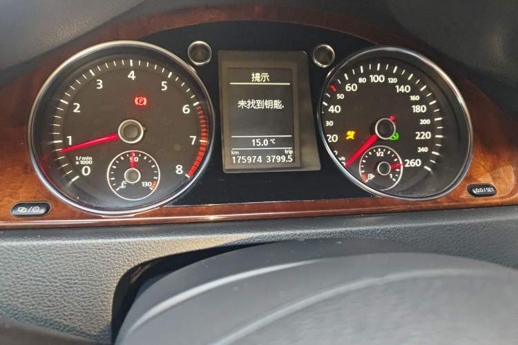 Used Volkswagen Magotan 2012 Travel Edition 2.0 TSI Comfort Version Odometer Close Up