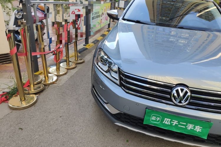 Used Volkswagen Magotan 2012 Travel Edition 2.0 TSI Four-Wheel Drive Luxury Version Right Front Headlight