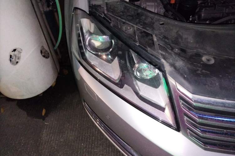 Used Volkswagen Magotan 2012 1.8TSI Luxury Model Right Front Headlight
