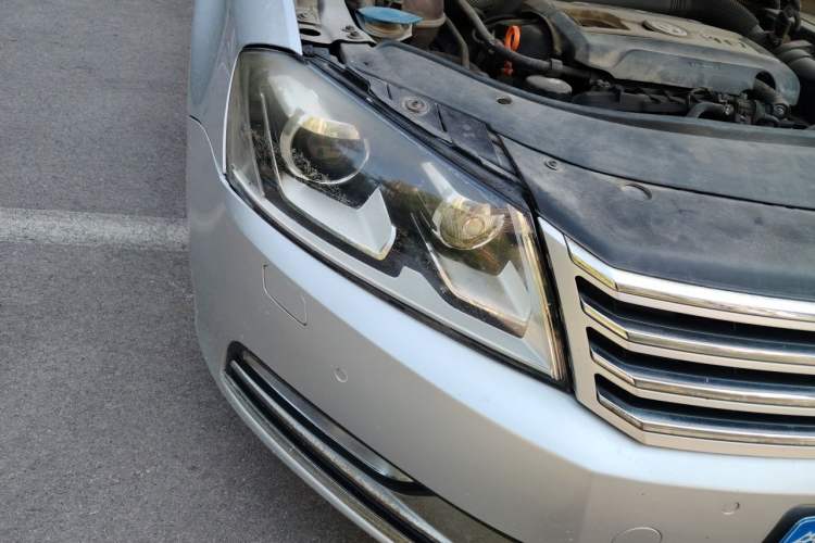 Used Volkswagen Magotan 2012 Revised Version 1.8TSI Leading Edition Right Front Headlight