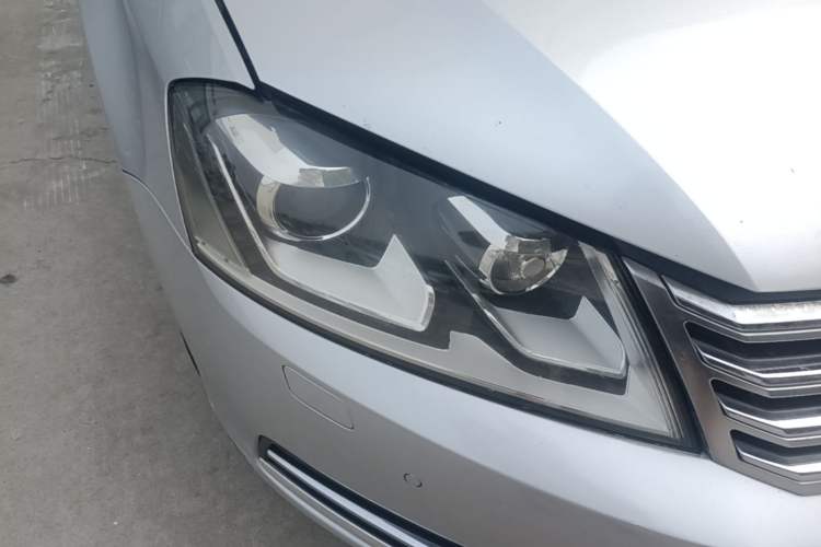 Used Volkswagen Magotan 2012 Revised 1.8TSI Luxury Version Right Front Headlight