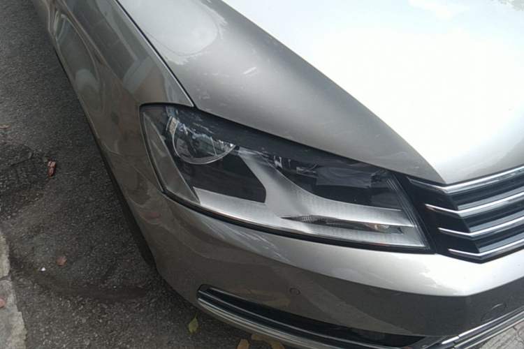 Used Volkswagen Magotan 2012 Travel Edition 2.0 TSI Comfort Version Right Front Headlight