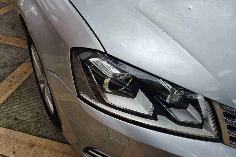 Used Volkswagen Magotan 2012 1.8TSI Luxury Model Right Front Headlight