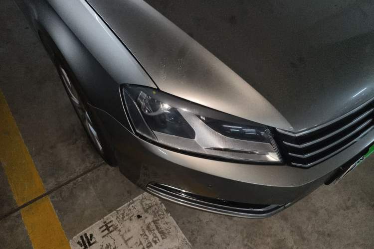 Used Volkswagen Magotan 2012 Travel Edition 2.0 TSI Comfort Version Right Front Headlight