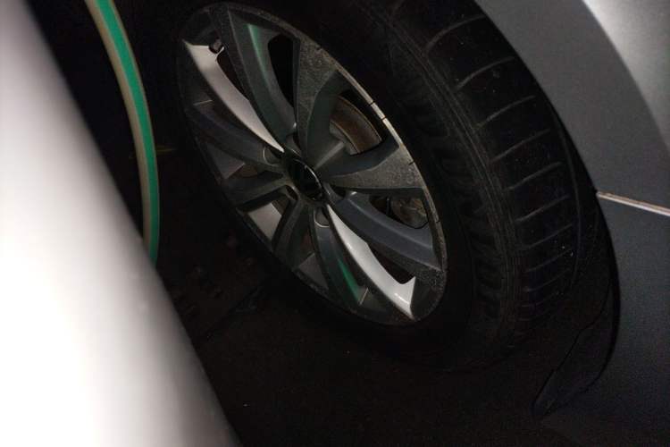 Used Volkswagen Magotan 2012 1.8TSI Luxury Model Right Front Wheel Hub
