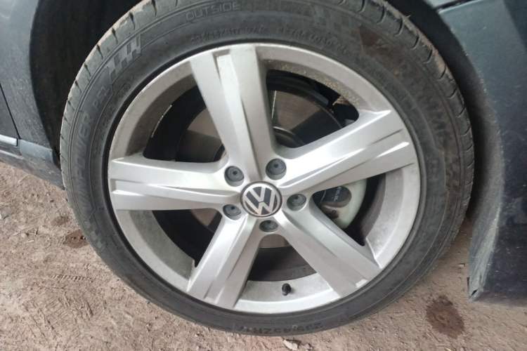 Used Volkswagen Magotan 2012 2.0 TSI Ultimate Edition Right Front Wheel Hub