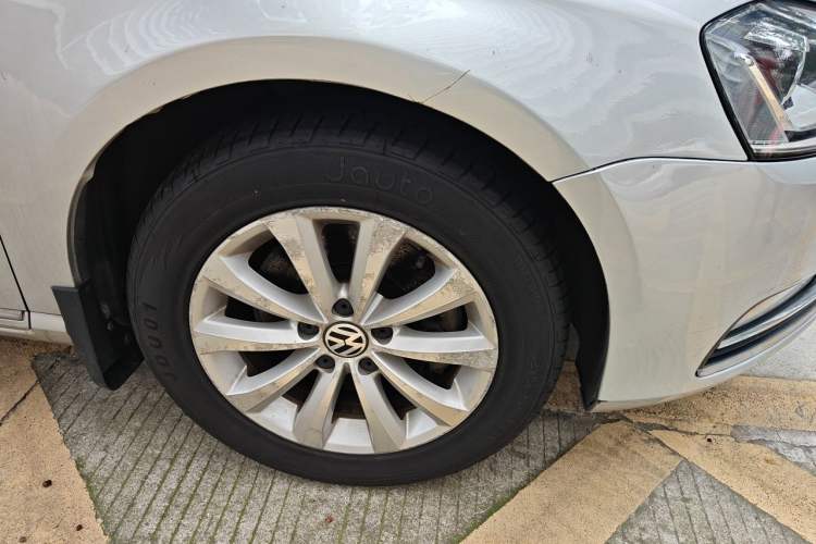 Used Volkswagen Magotan 2012 1.8TSI Luxury Model Right Front Wheel Hub