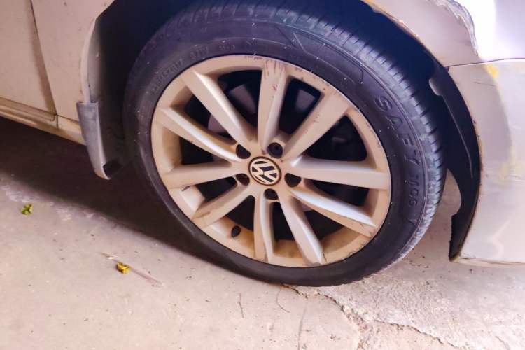 Used Volkswagen Magotan 2012 1.8TSI Prestige Model Right Front Wheel Hub