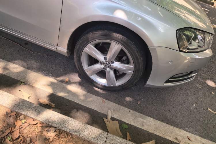 Used Volkswagen Magotan 2012 2.0 TSI Ultimate Edition Right Front Wheel Hub
