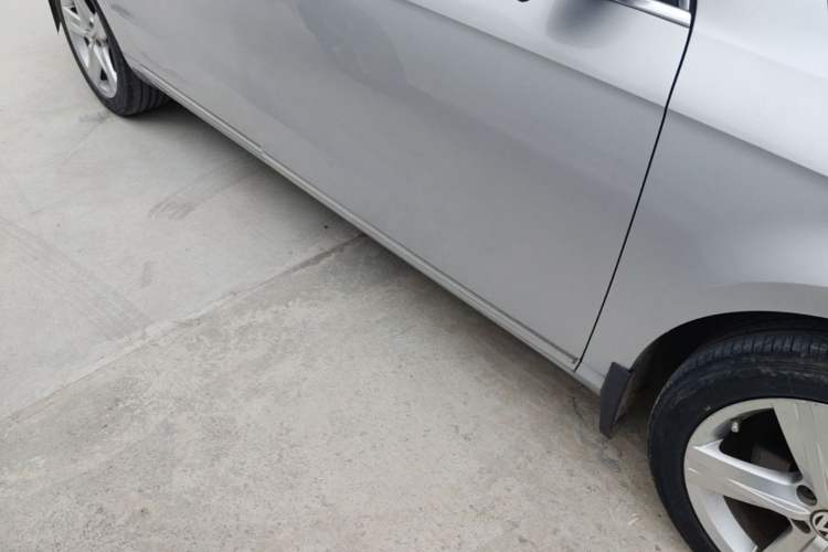 Used Volkswagen Magotan 2012 2.0 TSI Ultimate Edition Right Side Sill