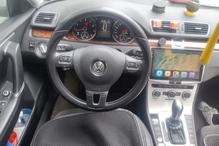 Used Volkswagen Magotan 2012 Travel Edition 2.0 TSI Comfort Version Steering Wheel