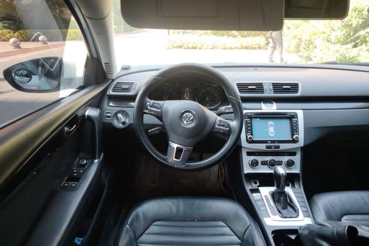 Used Volkswagen Magotan 2012 Revised Version 1.8TSI Leading Edition Steering Wheel
