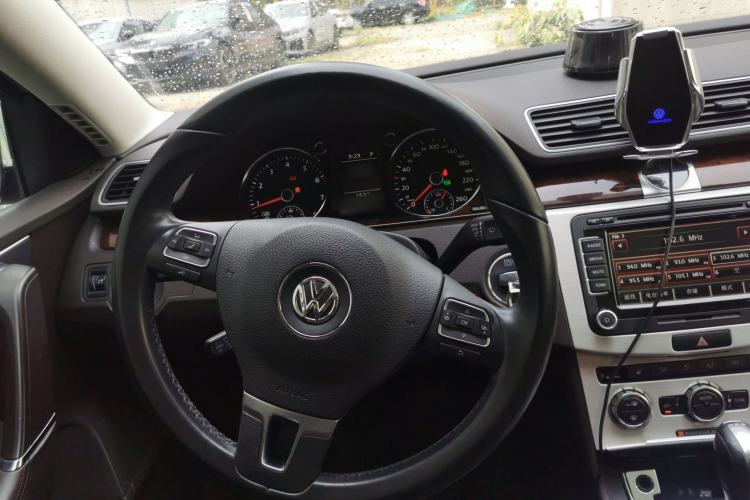 Used Volkswagen Magotan 2012 Travel Edition 2.0 TSI Luxury Version Steering Wheel