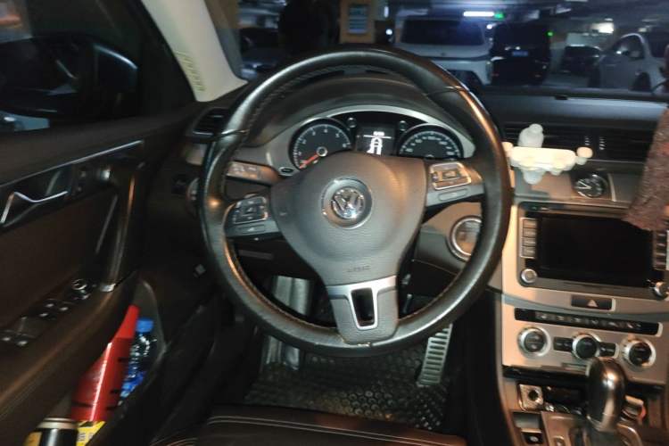 Used Volkswagen Magotan 2012 Travel Edition 2.0 TSI Four-Wheel Drive Luxury Version Steering Wheel
