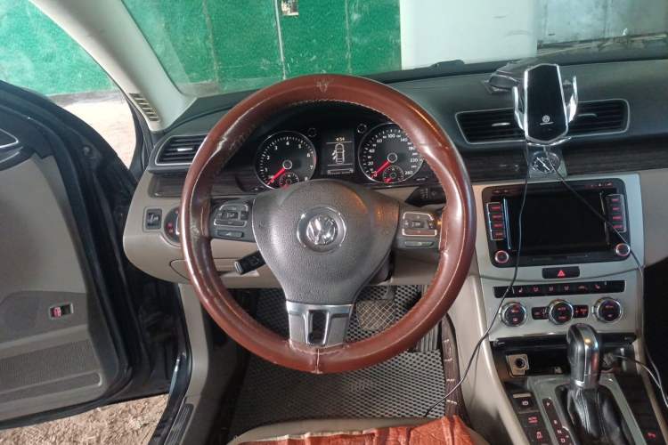 Used Volkswagen Magotan 2012 2.0 TSI Ultimate Edition Steering Wheel