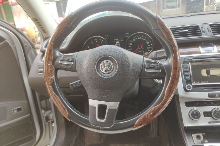 Used Volkswagen Magotan 2012 Travel Edition 2.0 TSI Luxury Version Steering Wheel