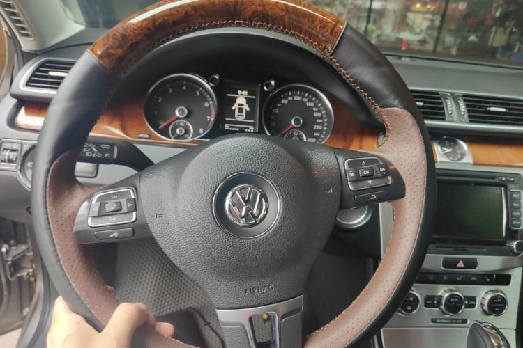 Used Volkswagen Magotan 2012 Travel Edition 2.0 TSI Luxury Version Steering Wheel