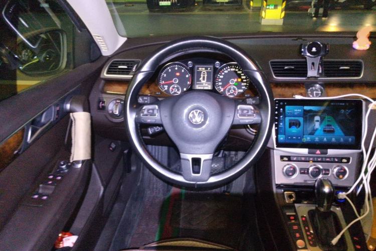 Used Volkswagen Magotan 2012 Travel Edition 2.0 TSI Luxury Version Steering Wheel