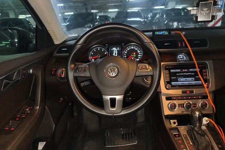 Used Volkswagen Magotan 2012 Travel Edition 2.0 TSI Comfort Version Steering Wheel