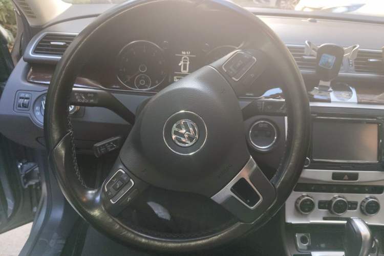 Used Volkswagen Magotan 2012 Travel Edition 2.0 TSI Comfort Version Steering Wheel