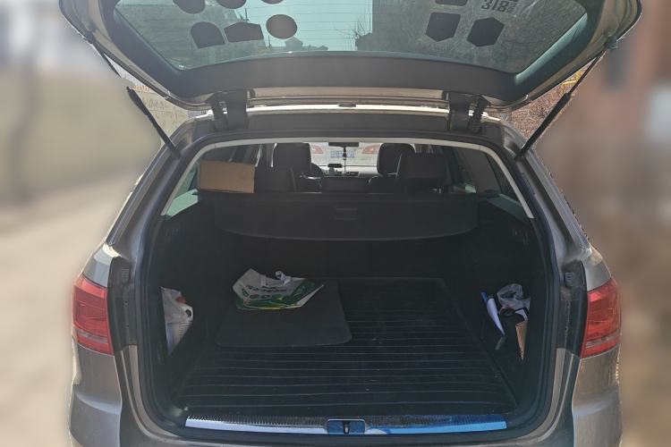 Used Volkswagen Magotan 2012 Travel Edition 2.0 TSI 4x4 Comfort Version Trunk