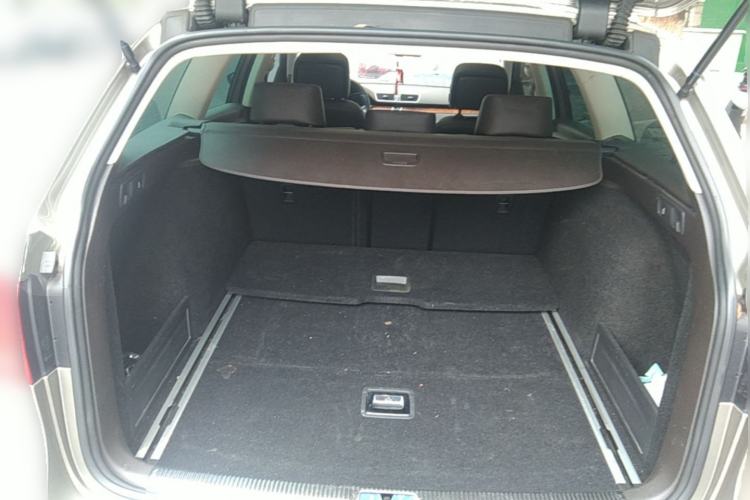 Used Volkswagen Magotan 2012 Travel Edition 2.0 TSI Comfort Version Trunk