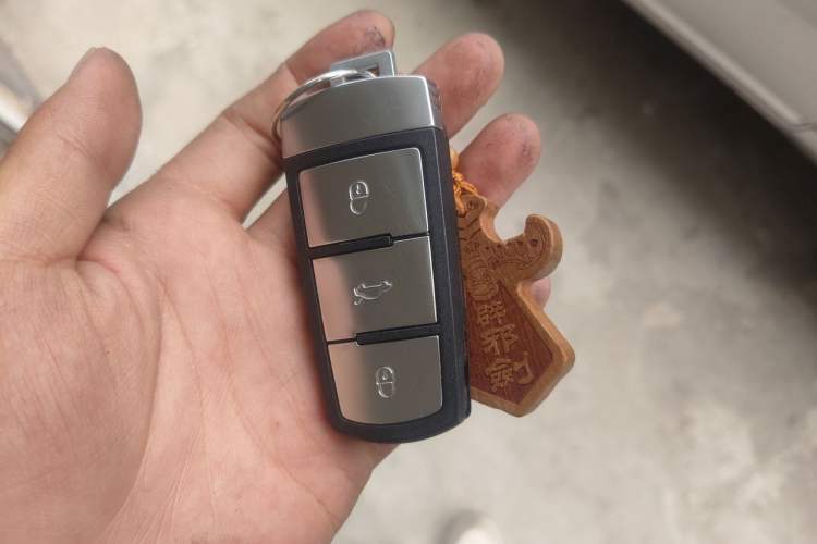 Used Volkswagen Magotan 2012 Travel Edition 2.0 TSI Comfort Version Vehicle Key