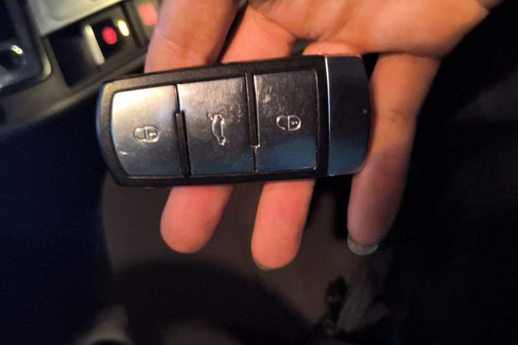 Used Volkswagen Magotan 2012 Travel Edition 2.0 TSI Comfort Version Vehicle Key