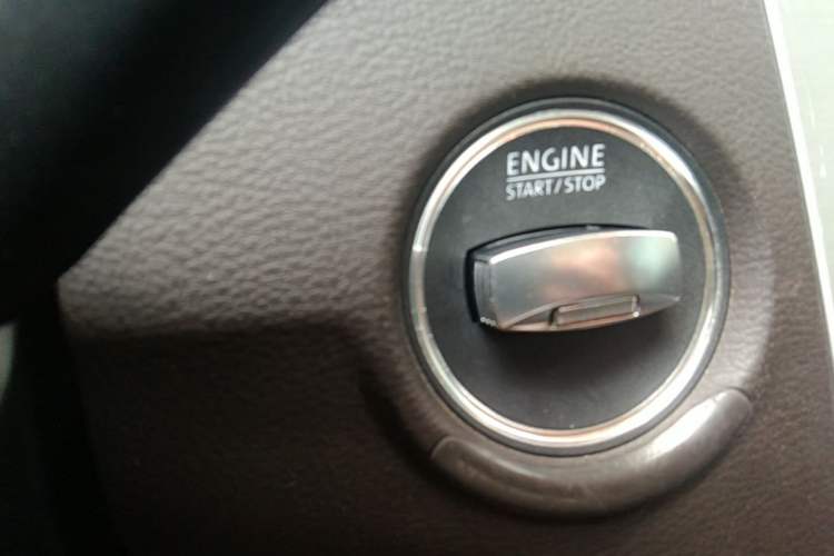 Used Volkswagen Magotan 2012 Travel Edition 2.0 TSI Comfort Version Vehicle Key