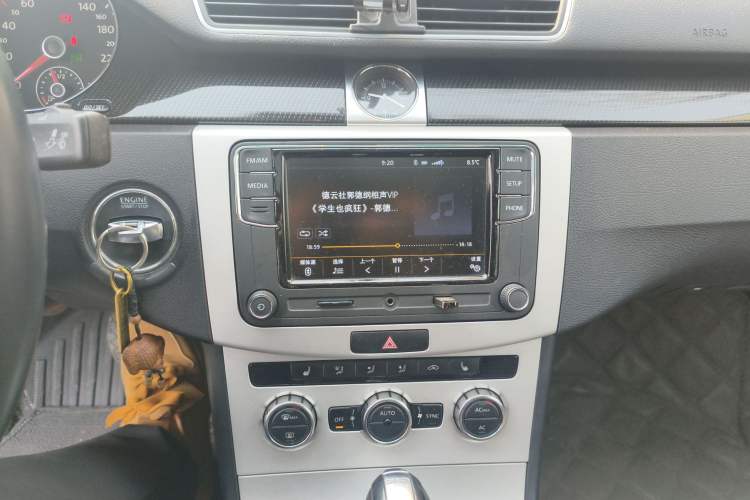 Used Volkswagen Magotan 2012 1.8TSI Luxury Model Audio And AC Panel
