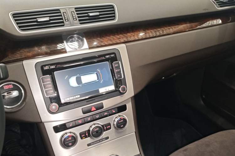 Used Volkswagen Magotan 2012 Travel Edition 2.0 TSI Comfort Version Audio And AC Panel