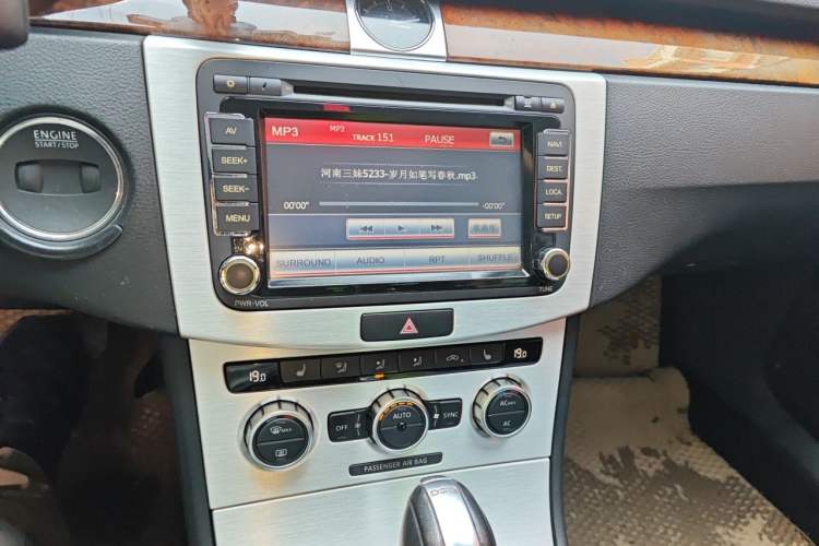 Used Volkswagen Magotan 2012 Travel Edition 2.0 TSI Comfort Version Audio And AC Panel