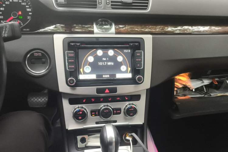 Used Volkswagen Magotan 2012 Travel Edition 2.0 TSI Comfort Version Audio And AC Panel
