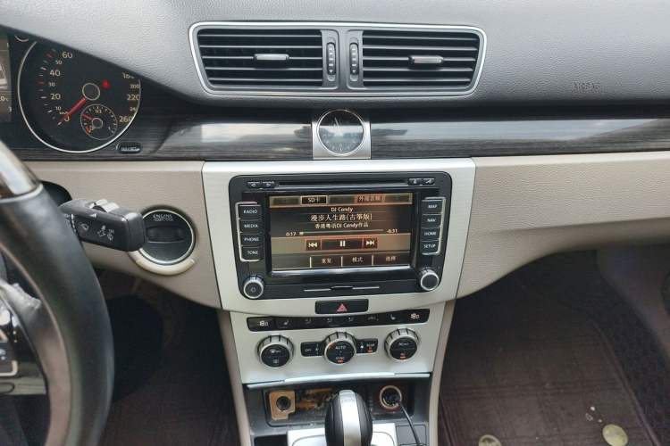 Used Volkswagen Magotan 2012 2.0 TSI Ultimate Edition Audio And AC Panel