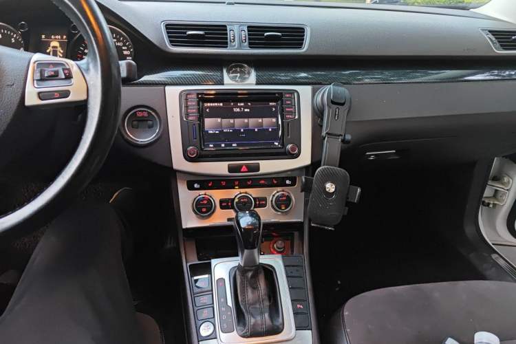 Used Volkswagen Magotan 2012 Travel Edition 2.0 TSI Comfort Version Audio And AC Panel