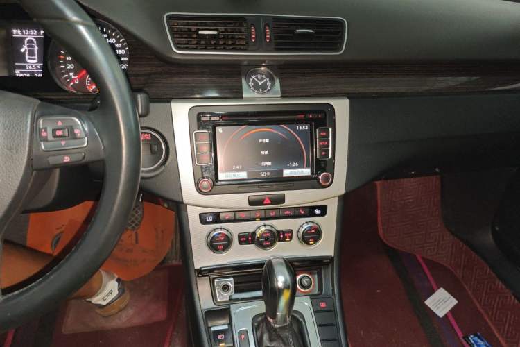 Used Volkswagen Magotan 2012 Facelift 1.8TSI Prestige Model Audio And AC Panel