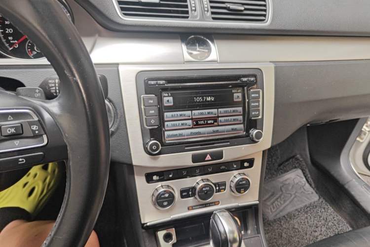 Used Volkswagen Magotan 2012 Travel Edition 2.0 TSI 4x4 Comfort Version Audio And AC Panel