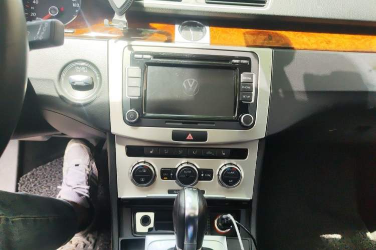 Used Volkswagen Magotan 2012 Travel Edition 2.0 TSI Comfort Version Audio And AC Panel
